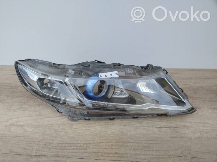 Honda Odyssey Lampa przednia ODYSSEY 08/13