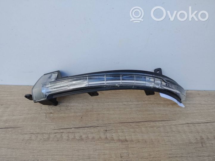 Volkswagen Touareg II Indicatore di direzione anteriore 7P6949101