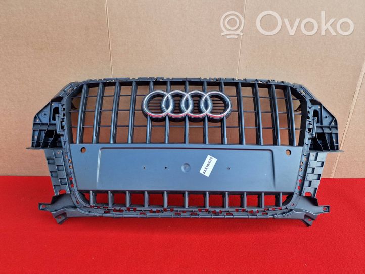 Audi Q3 8U Etupuskurin ylempi jäähdytinsäleikkö 8U0853651
