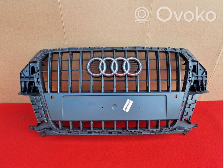 Audi Q3 8U Griglia superiore del radiatore paraurti anteriore 8U0853651