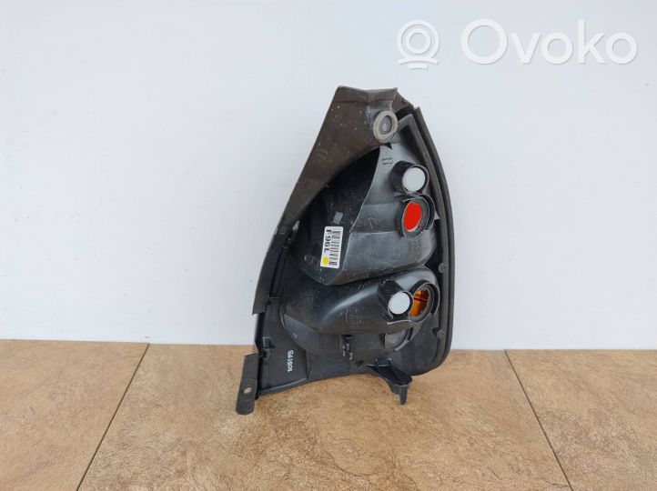 Hyundai Elantra Lampa tylna 92401-299