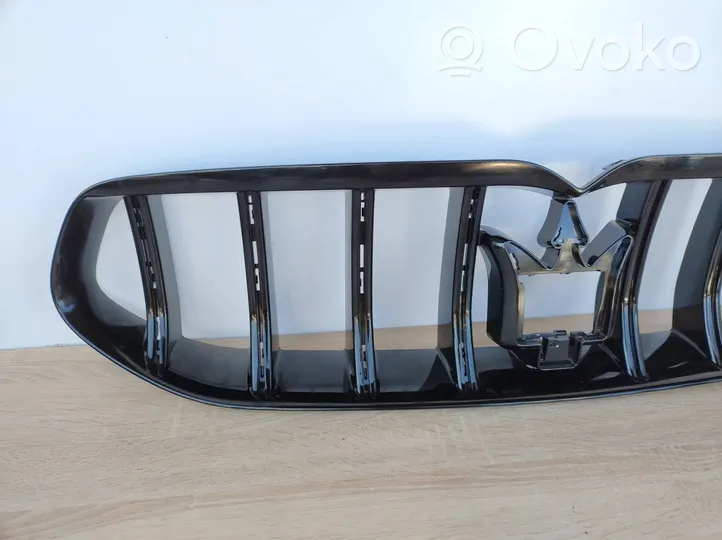 Maserati Grecale Maskownica / Grill / Atrapa górna chłodnicy 670170829