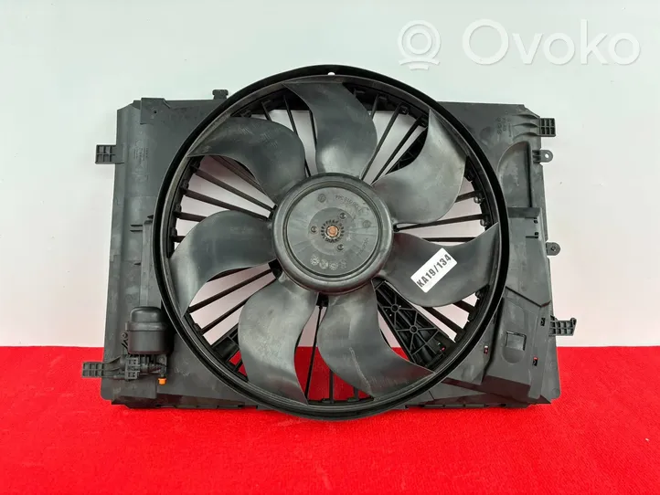 Mercedes-Benz C AMG W204 Ventilatore di raffreddamento elettrico del radiatore A2045000755