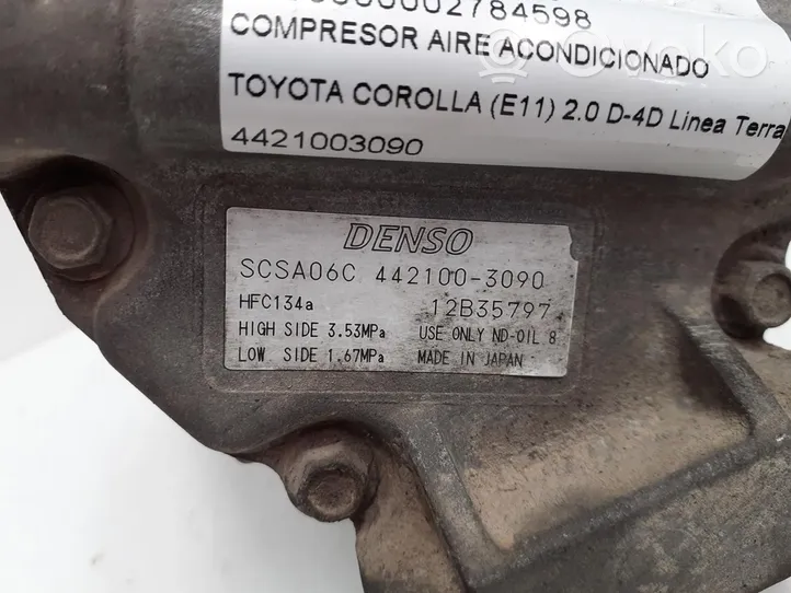 Toyota Corolla E110 Ilmastointilaitteen kompressorin pumppu (A/C) 4421003090