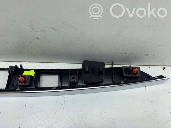 A2047402193 Mercedes-Benz E W212 Tailgate trim, 129.41 € | RRR