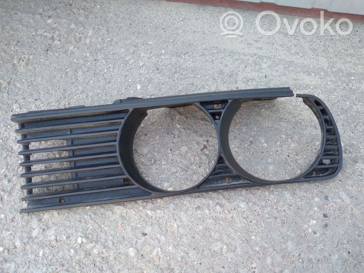 BMW 3 E30 Moldura inferior de faro delantero/faro principal 1739073