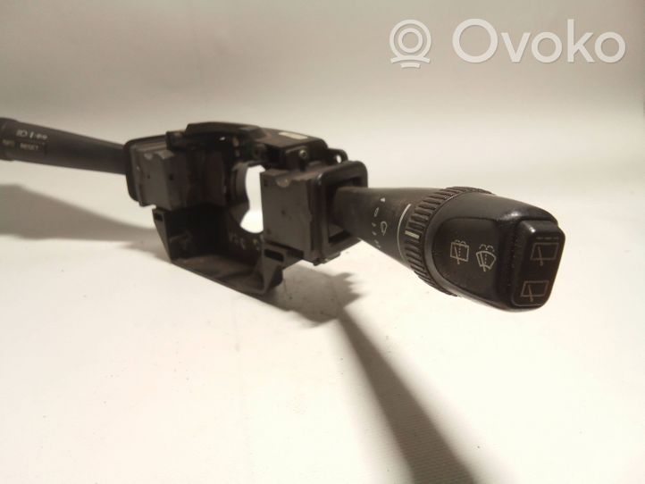 Volvo V70 Leva/interruttore dell’indicatore di direzione e tergicristallo 30658650