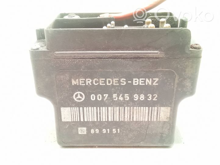 Mercedes-Benz Sprinter W901 W902 W903 W904 Hehkutulpan esikuumennuksen rele 0075459832