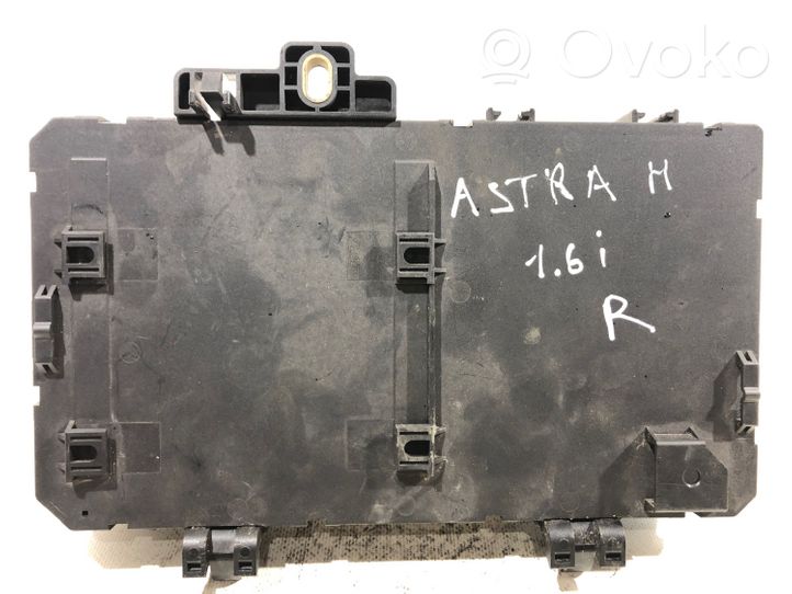 Opel Astra H Set scatola dei fusibili 13206757