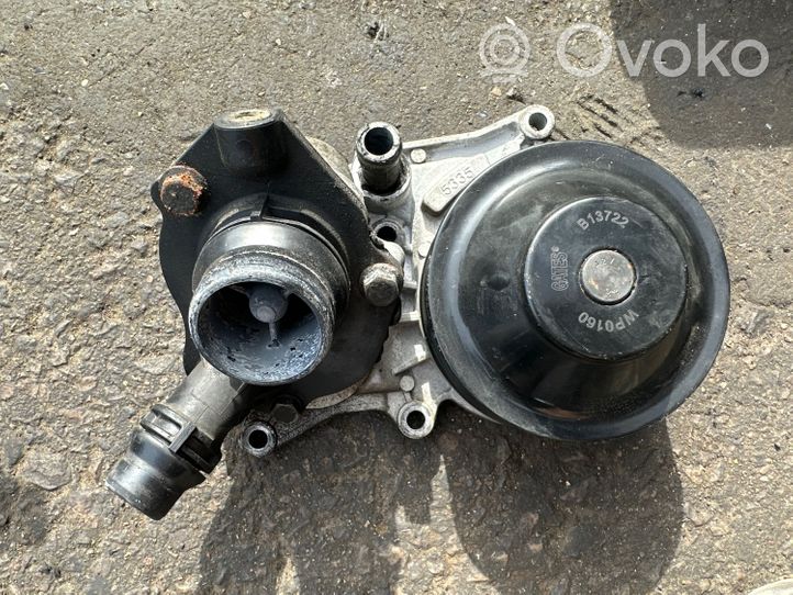 BMW 3 F30 F35 F31 Vesipumppu B13722