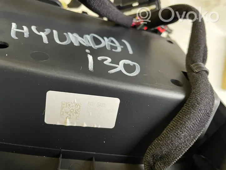 Hyundai i30 Vaihteenvalitsimen kehys verhoilu muovia 84651-G4000