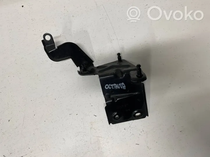 Skoda Octavia Mk3 (5E) Uchwyt / Mocowanie pompy ABS 5Q1614235