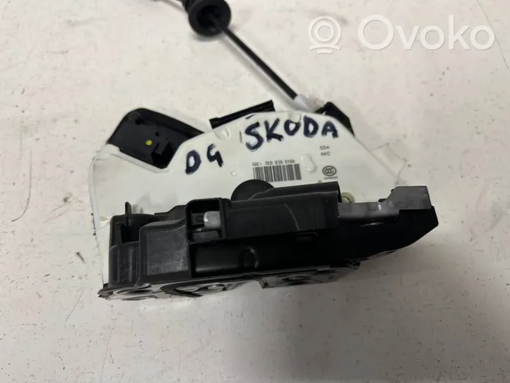 Skoda Octavia Mk3 (5E) Задний замок 5E0839016A