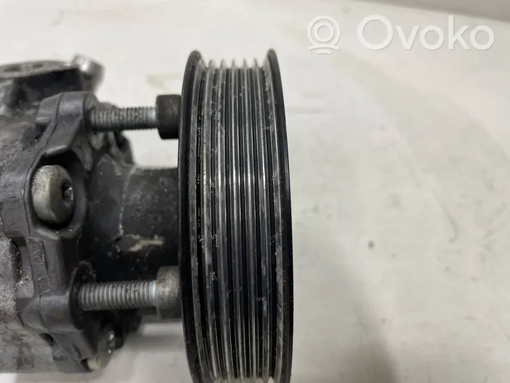 Audi A4 S4 B8 8K Ohjaustehostimen pumppu 8K0145154