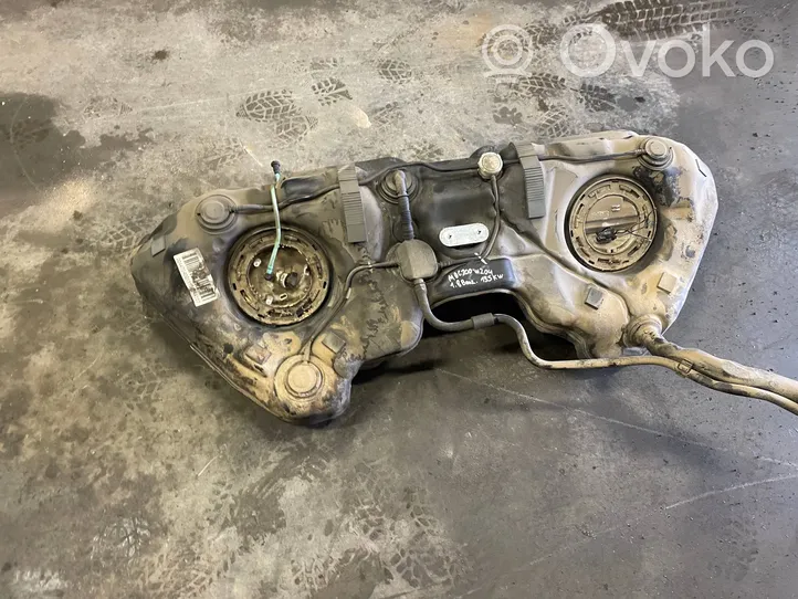 Mercedes-Benz C W204 Serbatoio del carburante 204470400111