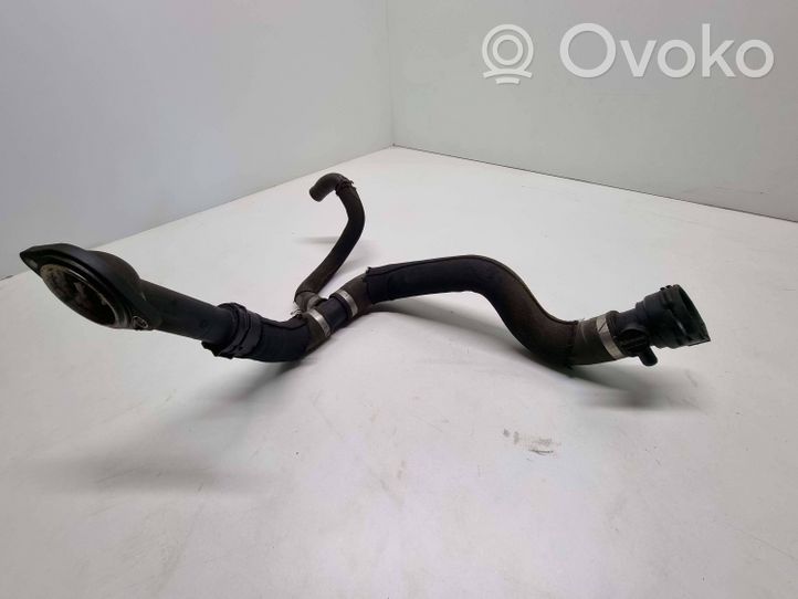 Volkswagen PASSAT B5 Tuyau de liquide de refroidissement moteur 038121121B