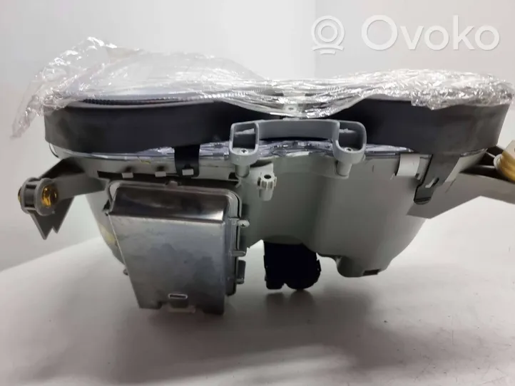 Mercedes-Benz E W210 Lampa przednia A2108204061