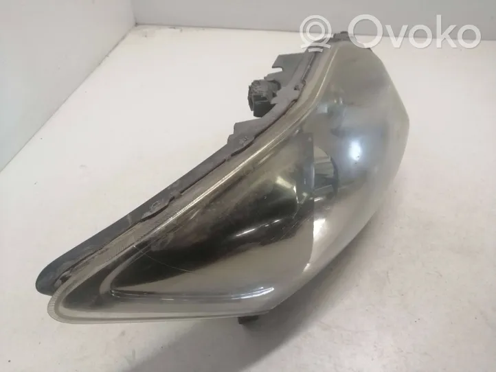 Toyota Auris 150 Lampa przednia 8111002470