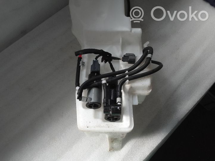 Volvo S90, V90 Windshield washer fluid reservoir/tank 31662427