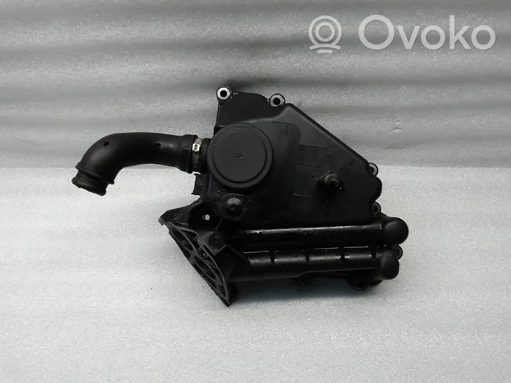 Volvo XC60 Supporto di montaggio del filtro dell’olio 30757730