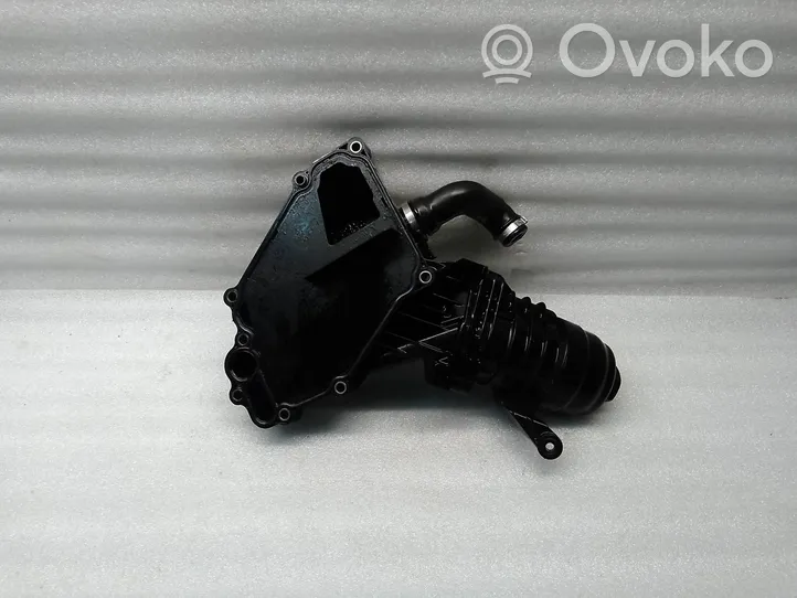 Volvo XC60 Supporto di montaggio del filtro dell’olio 30757730