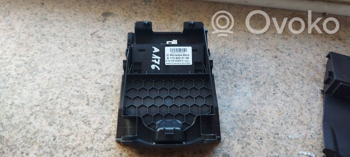 Mercedes-Benz B W246 W242 Connettore plug in USB A1728202100