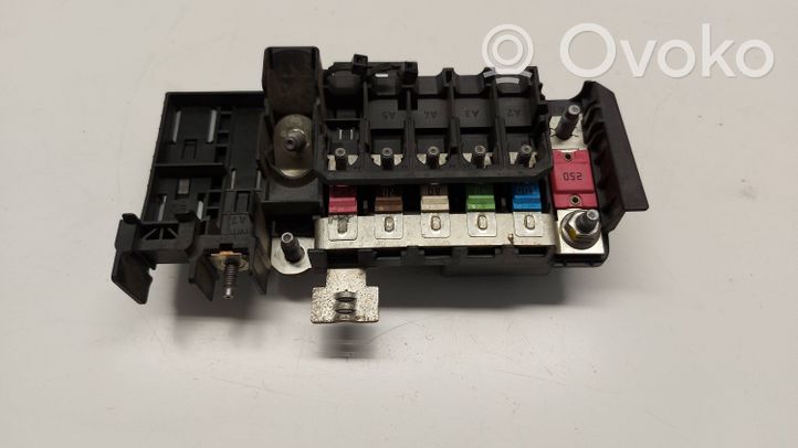 Mercedes-Benz A W176 Module de fusibles A2465401850