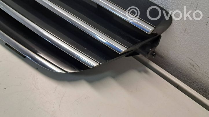 Mercedes-Benz CLK A209 C209 Grille calandre supérieure de pare-chocs avant A2098880052