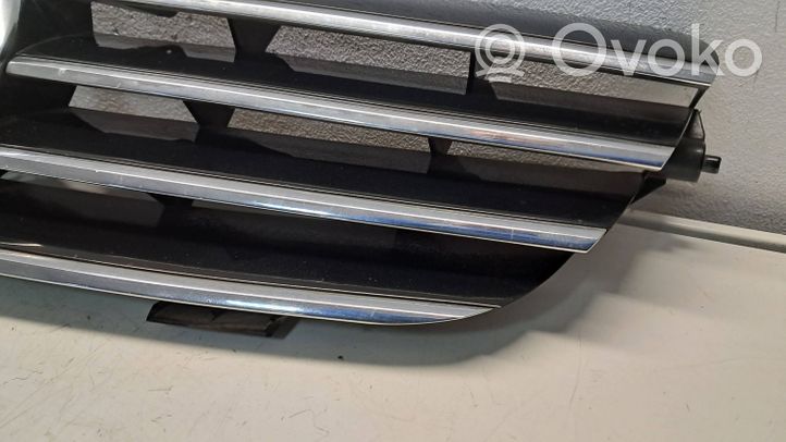 Mercedes-Benz CLK A209 C209 Grille calandre supérieure de pare-chocs avant A2098880052