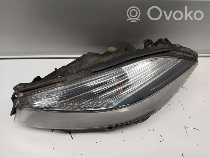 Mercedes-Benz A W176 Lampa przednia A1768200361