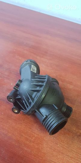 BMW 1 E81 E87 Termostaatin kotelo 7552403