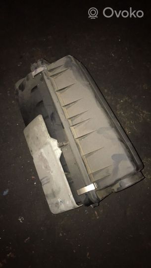 BMW 7 E32 Air filter box 1707021