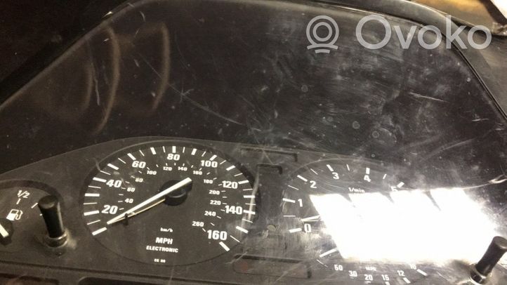 BMW 5 E34 Compteur de vitesse tableau de bord 62118359204