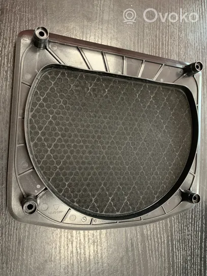 BMW 1 F20 F21 Subwoofer-bassoelementin etusäleikkö/lista 9223670