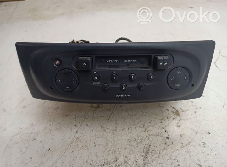 Renault Megane II Konsola środkowa / Radio / GPS 