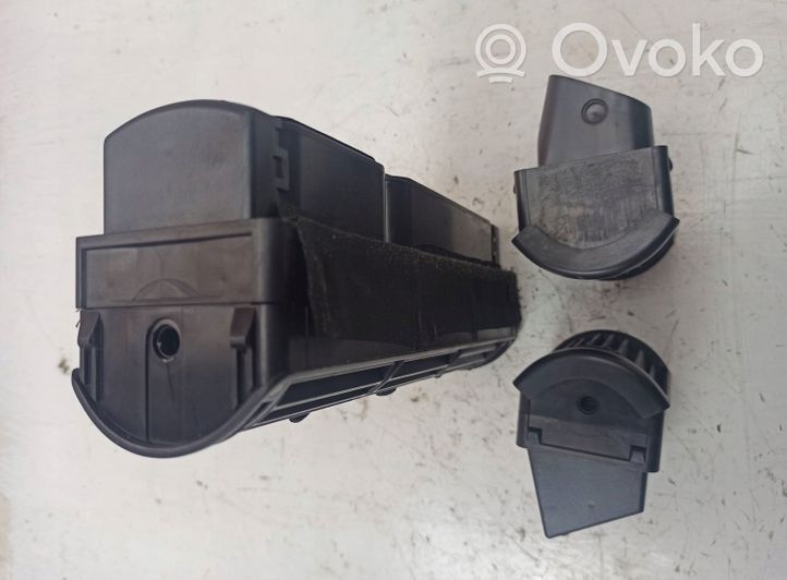 Audi A4 S4 B5 8D Griglia di ventilazione posteriore 8D0820951