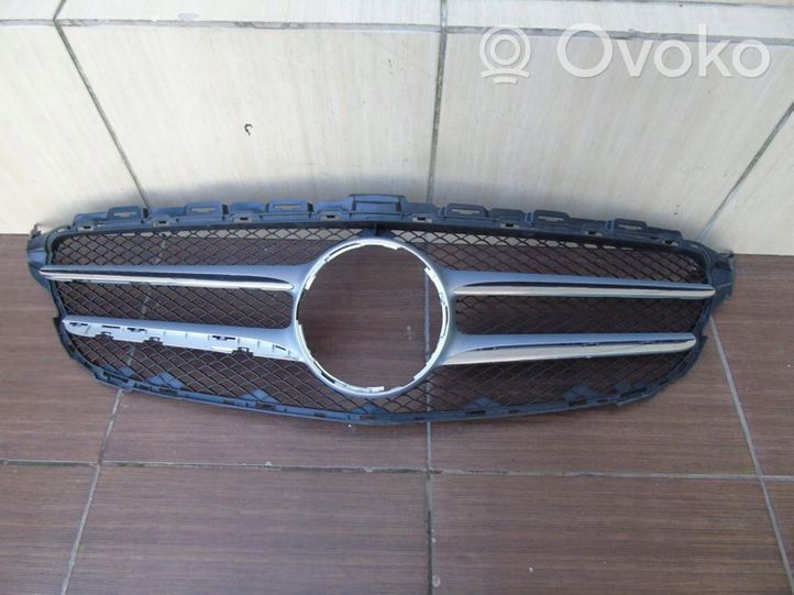 Mercedes-Benz C AMG W205 Grille calandre supérieure de pare-chocs avant 2058800183