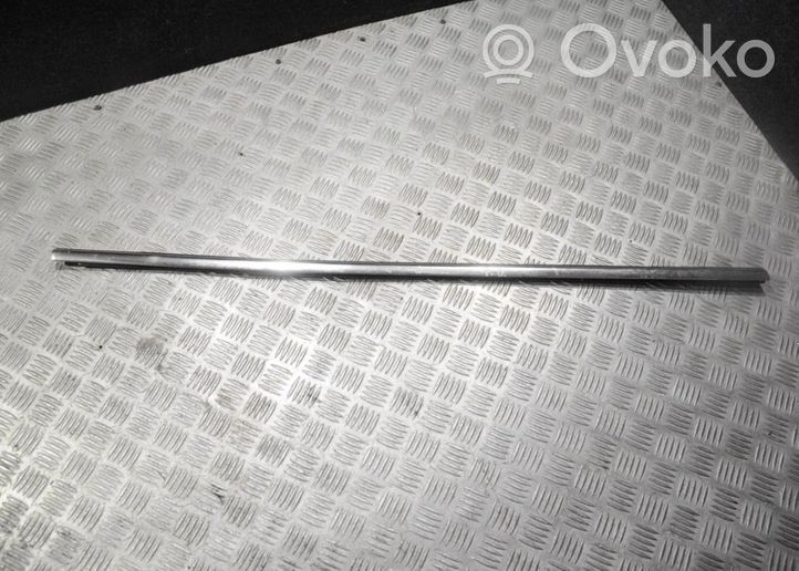 Opel Astra J Door glass trim 13347219