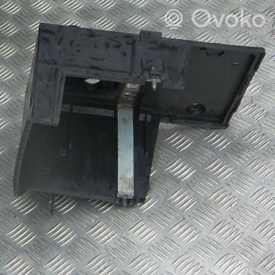 Volvo V50 Support boîte de batterie 30667941