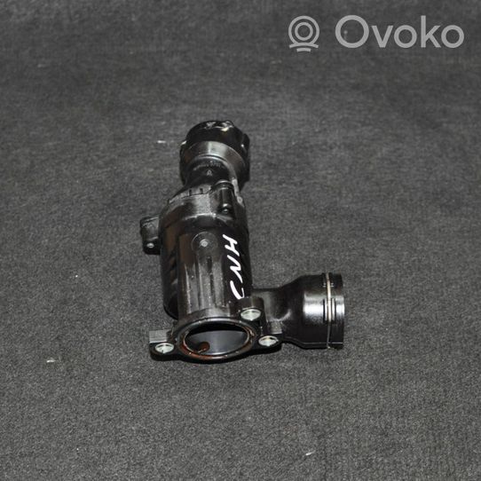 Audi A4 S4 B8 8K Alloggiamento termostato 04L121111H