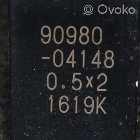 Toyota Corolla E120 E130 Hätävilkun rele 9098004148