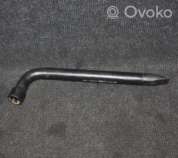 Ford Mondeo Mk III Klucz do śrub / nakrętek kół 93BB17032AA