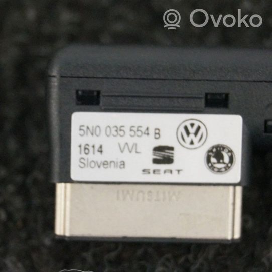 Volkswagen Jetta VI AUX in-socket connector 5N0035554B