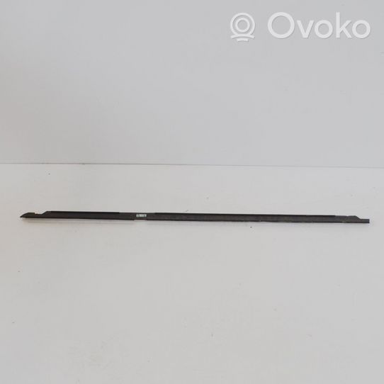 Volkswagen PASSAT CC Rivestimento modanatura del vetro della portiera posteriore 3C8839476F