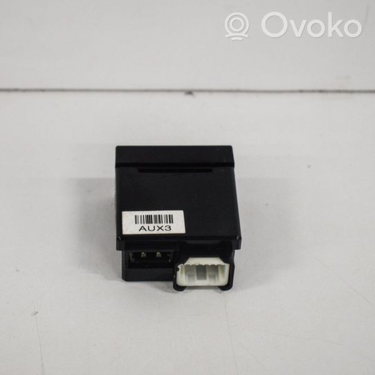 Hyundai Genesis Connettore plug in AUX 961202M700