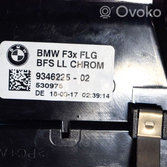 BMW 4 F32 F33 Kojelaudan tuuletussuuttimen suojalista 9346225