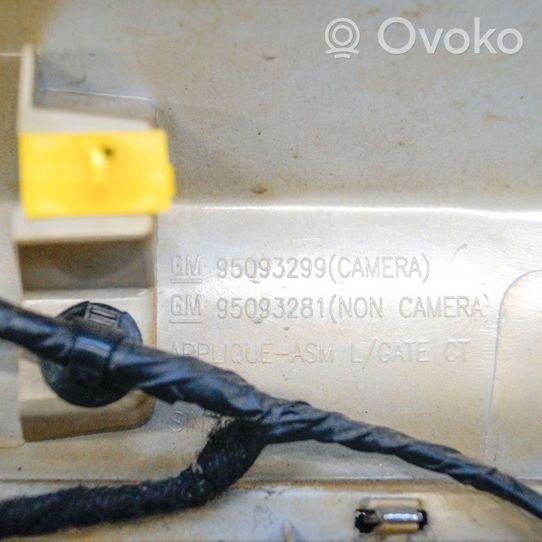 Opel Mokka X Lampa oświetlenia tylnej tablicy rejestracyjnej 95093281