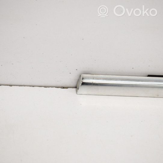 Volvo V70 Door glass trim 