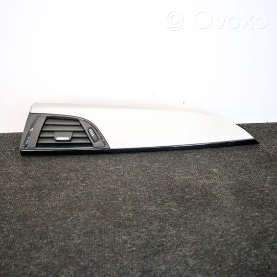 BMW 1 F20 F21 Copertura griglia di ventilazione cruscotto 9205355