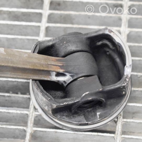 BMW X3 E83 Piston 